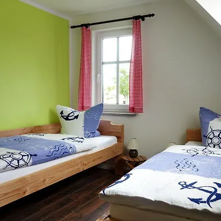 Holiday home Zur Fischerwurt 8
